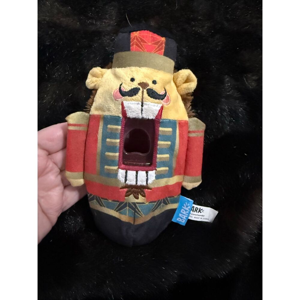 Bark Nikolai the Nut Cracker M/L Dog Toy - Treat dispenser / launcher